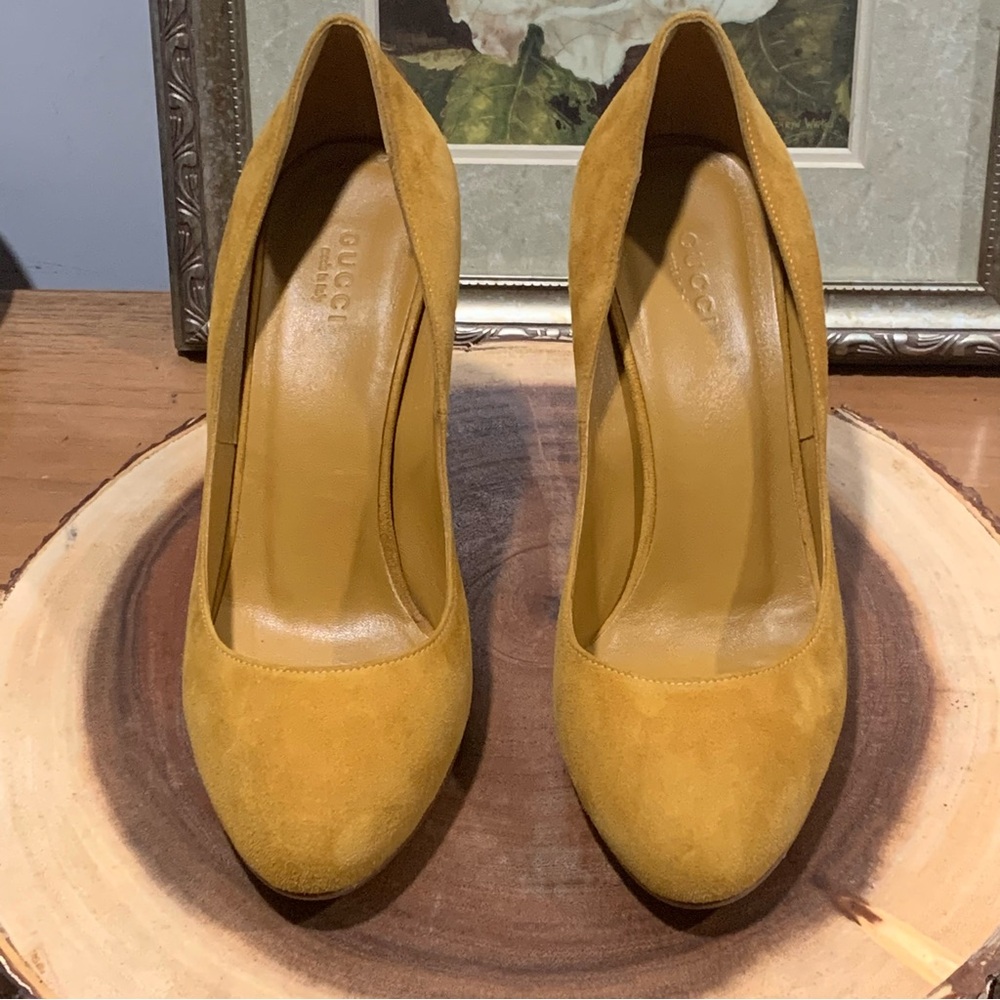 GUCCI Mustard Yellow Suede‎ Leather Round Toe pumps Heels Size 38 EU Timeless - Picture 2 of 9